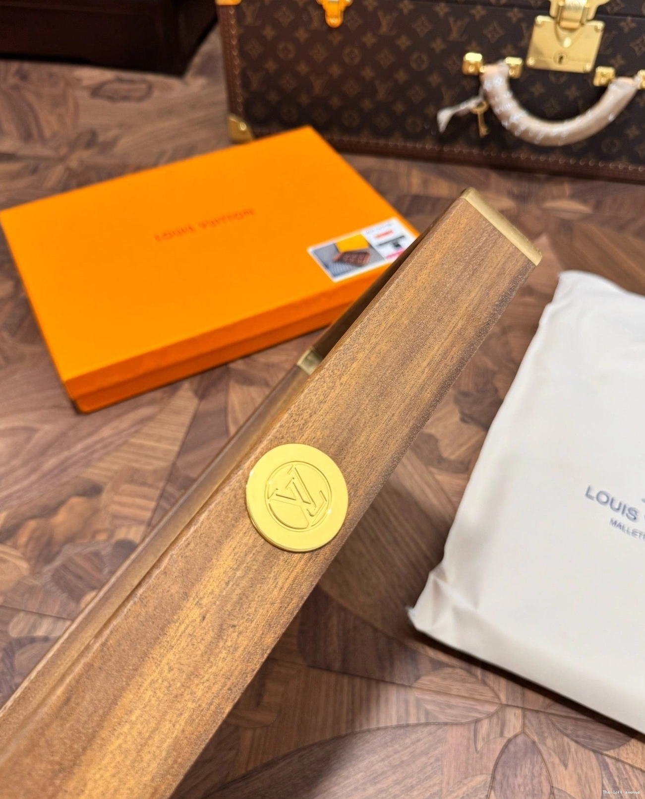 LV CUSTOM TRAY SERVING 0807